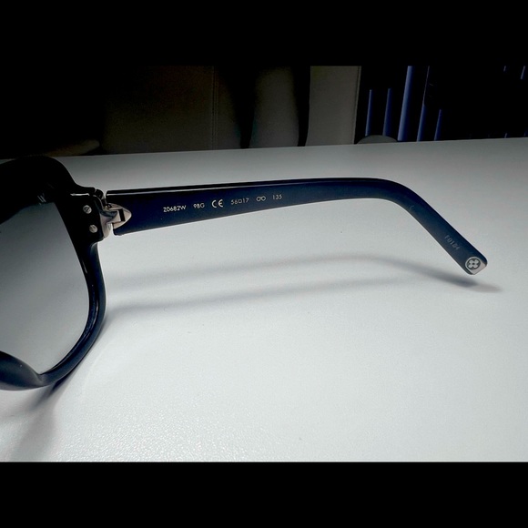 LOUIS VUITTON
Black Speckling Acetate Frame Soupcon Sunglasses-Z0682W - Picture 5 of 7